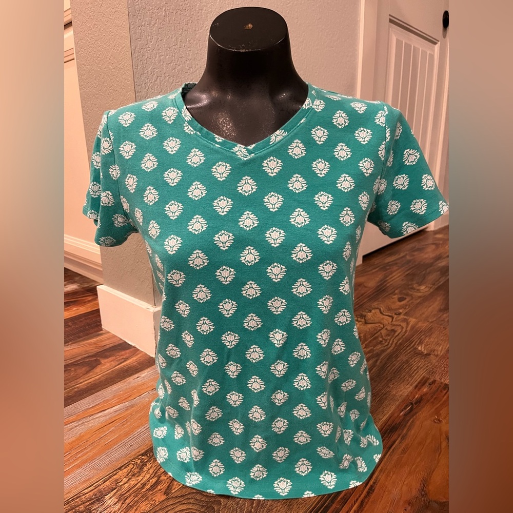 NWOT Croft & Barrow ladies size M green and white print the Classic Tee
